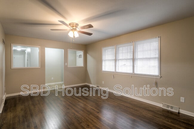 Photo - 807 N Piute Ave