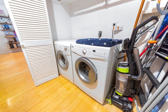 Washer/Dryer in unit. - 1255 10th St Unit 106