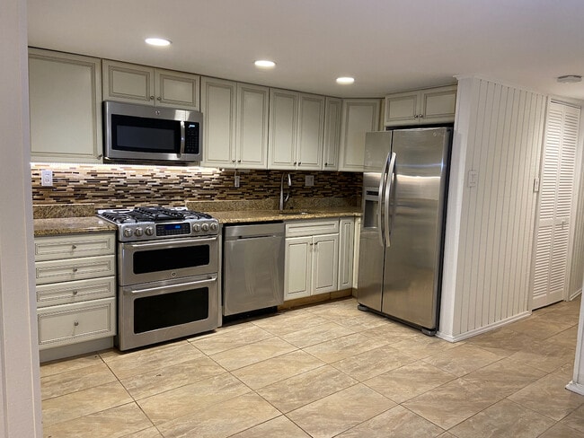 Kitchen - 112 3rd St NE Unidad Basement