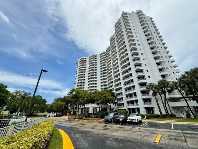 Photo - 3300 NE 192 St Unidad 512 Rental