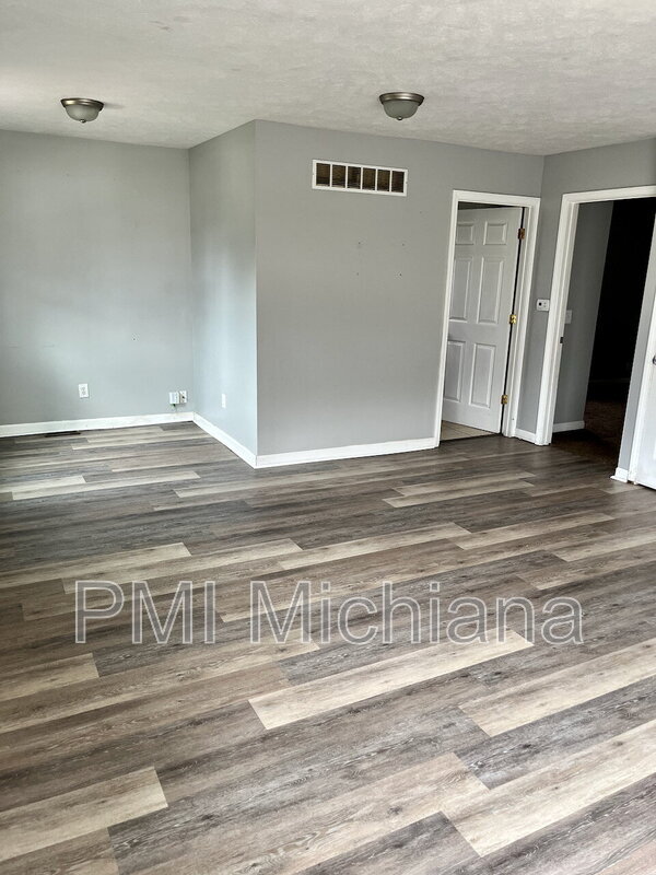 Photo - 606 Meridian St
