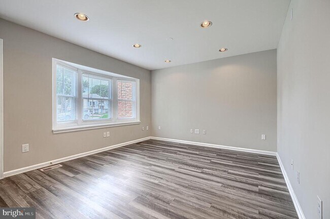 Photo - 209 Bridge Dr