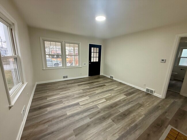 Photo - 436 Larcomb Ave