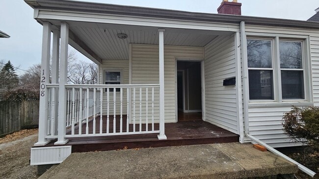 Photo - Great Location! Available NOW!