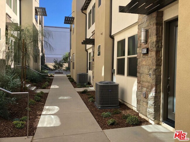 Photo - 19513 Astor Pl Condo