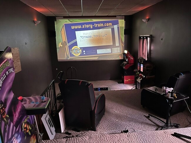 Photo - 220 W 7th Ave