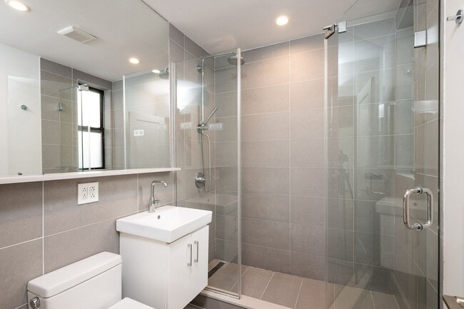 Building Photo - Highly-sought Professional Apt. For you 9/1/26