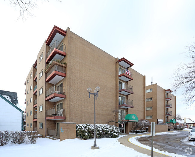 Photo - Worthington Towers Apartments
