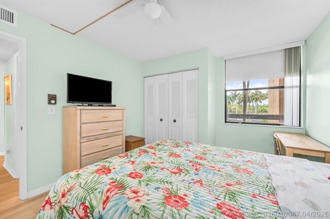 Building Photo - 2255 Lindell Blvd Unit 4207