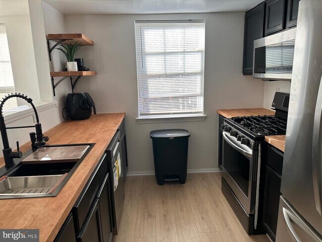 Photo - 13900 Farnsworth Ln Apartamento Unidad 4202