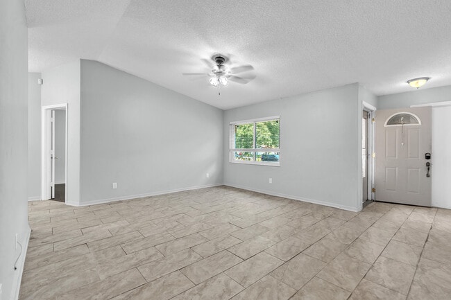 Building Photo - 3004 Sugar Bear Trail Rental