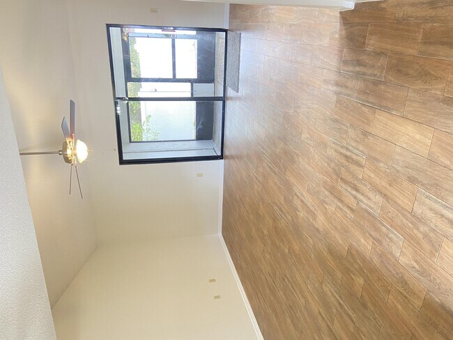 Photo - 5050 Ernst Ct