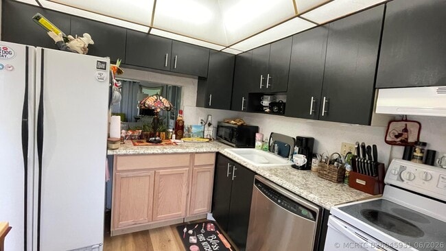 Photo - 4 Abbey Ln Unit 103