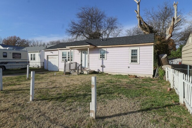 Photo - Beautifully Redone 3 Bedroom House! Available for Immediate Move in!