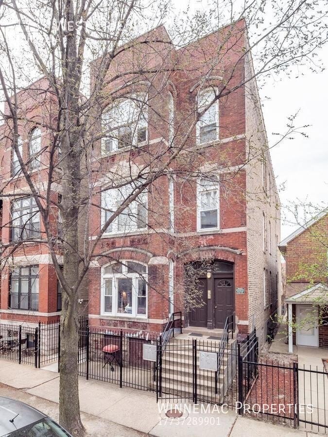 Photo - 1737 W Erie St Unit 3R