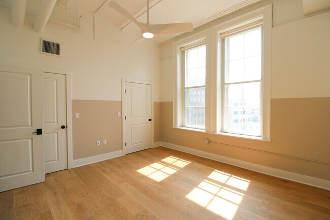 Photo - City Hall Unidad 408