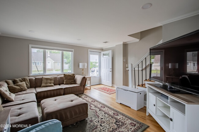 Photo - 32 Howland Ave
