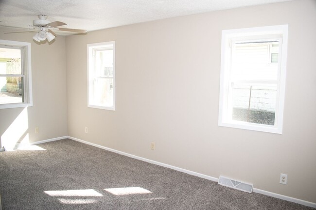 Photo - Cozy 1 Bedroom with 2 stall garage