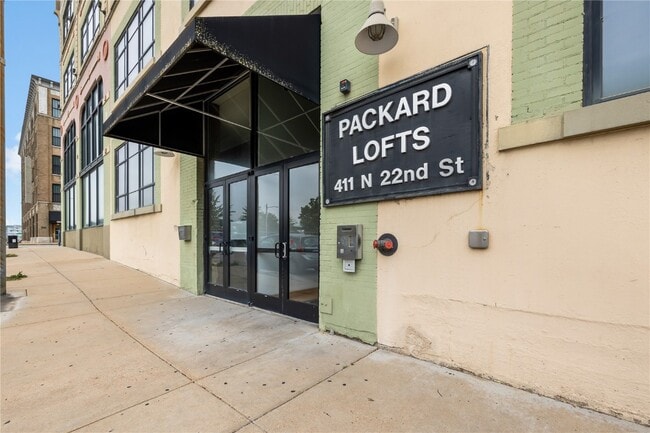 Building Photo - 2201 Locust St Unit 301 Rental