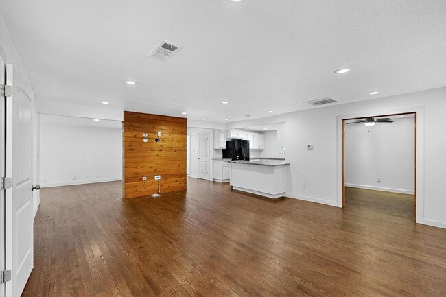 Photo - 8919 San Fernando Way