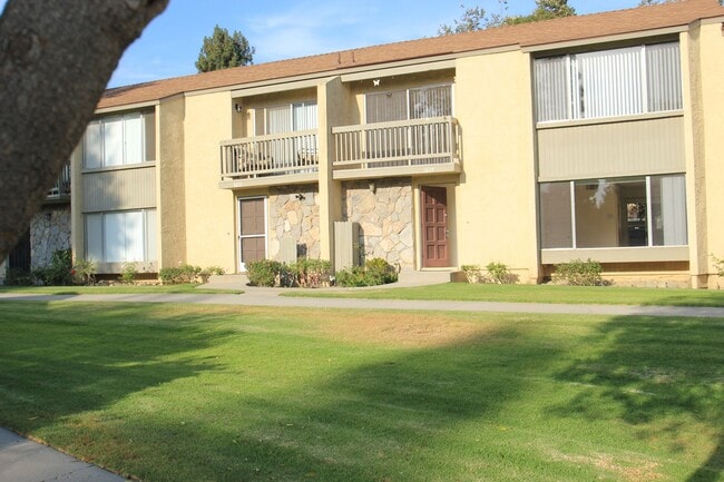 Building Photo - For Rent: Upgraded 3-Bedroom Condo in Todd...