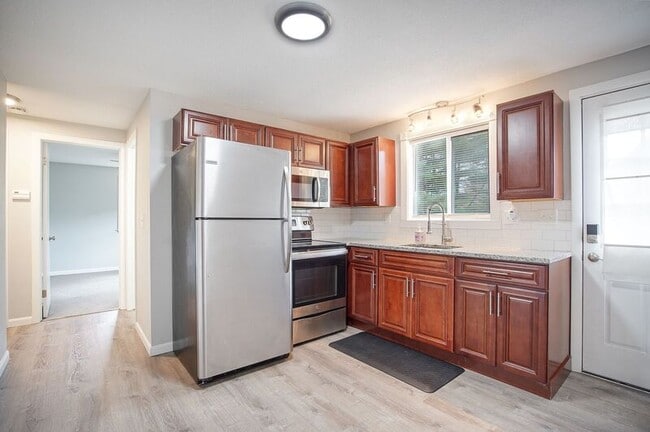 Photo - 1133-1135 N Westfield Street Unidad Left