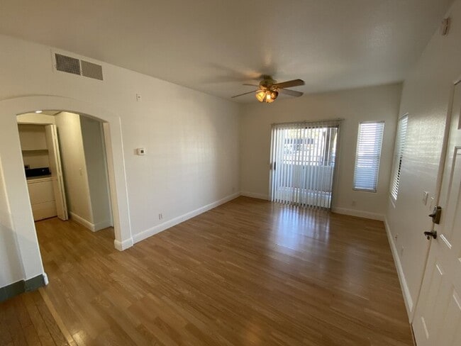 Building Photo - 2201 Ramsgate Dr Unit Apt 216