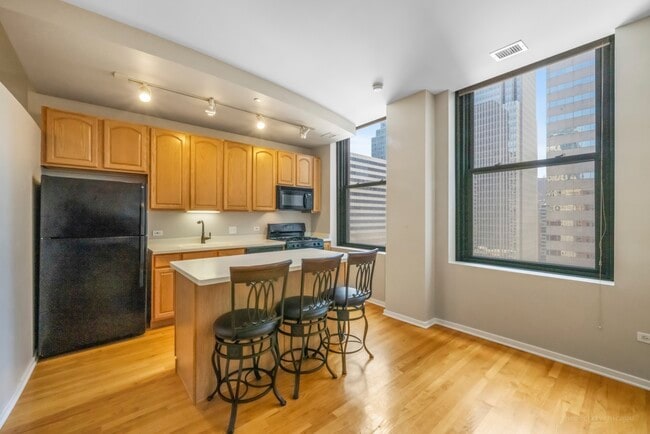 Building Photo - 208 W Washington St Unit 1812 Rental