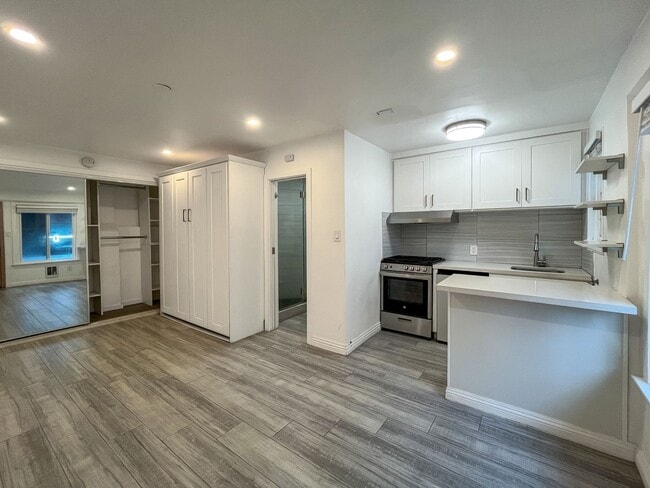 Photo - 1868 Unit 400 1/2