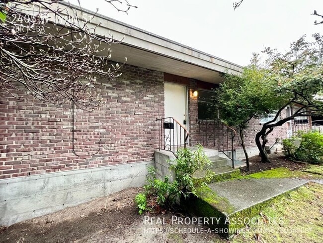 Photo - 2405 W Lynn St Unit 2405 W Lynn