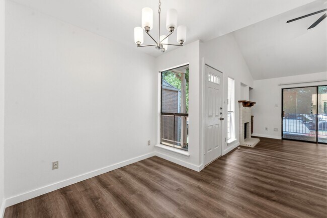 Building Photo - 3500 Tangle Brush Dr Unit 56