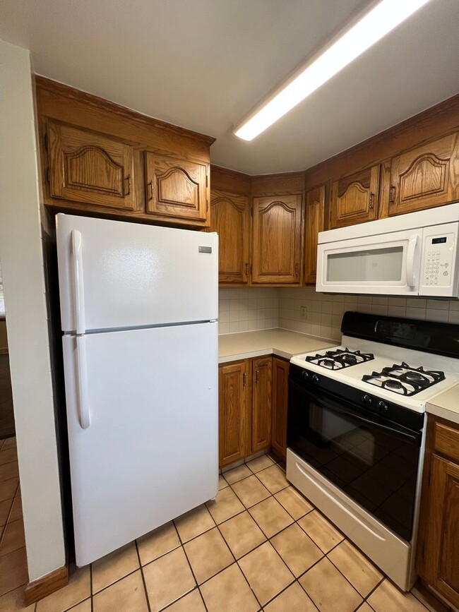 Photo - 1046 Leslie Ln