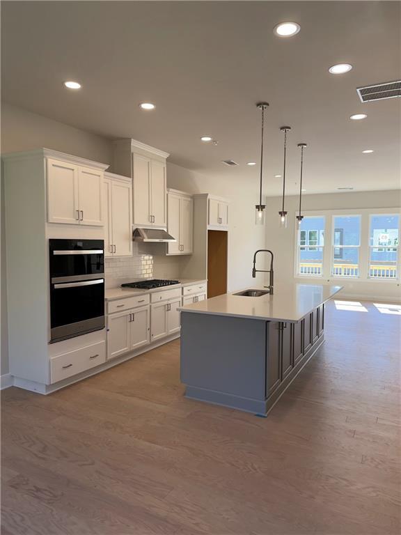 Photo - 2637 Camphor Xing