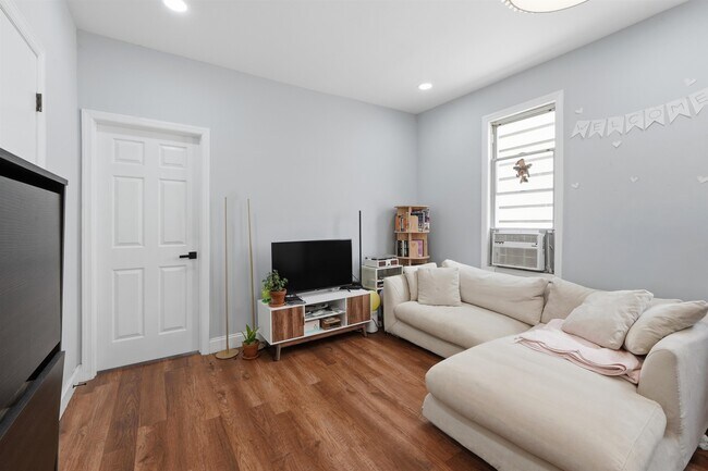 Photo - 17 Troy St Unit 2