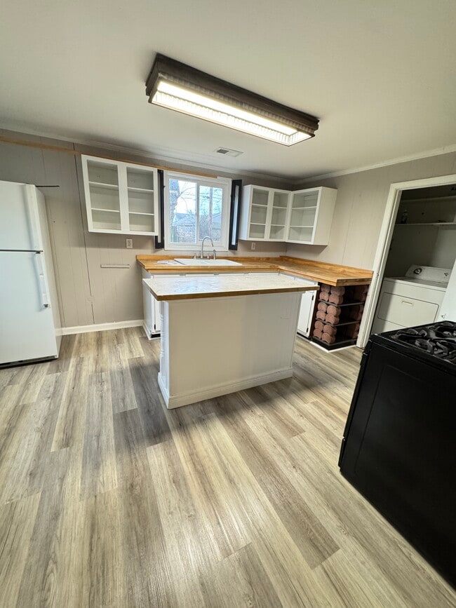 Photo - 1237 E Riverside Dr