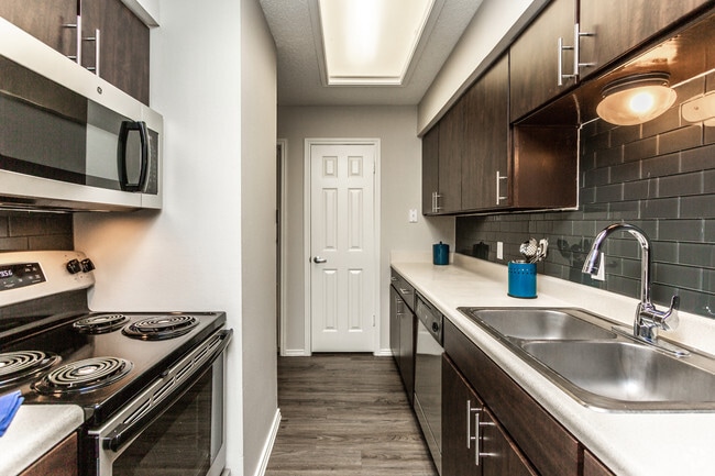 1HAB, 1BA - 766 ft² The Monarch - Cocina - Summer House Apartment Homes