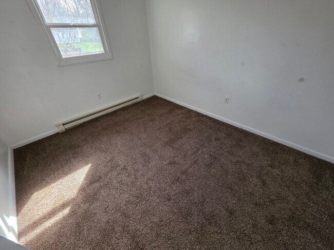 Photo - 635 Graham Dr