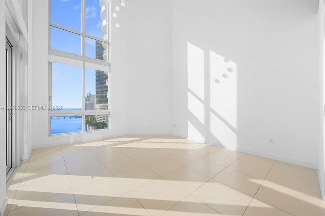 Photo - 300 S Biscayne Blvd Unidad L-1214