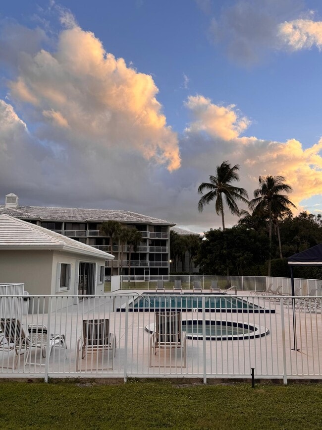 Photo - 3507 Village Blvd Unidad 201
