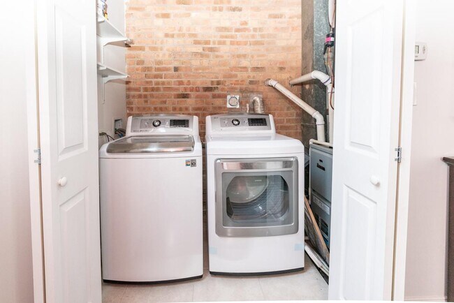 Photo - 1 bedroom in Chicago IL 60657 Unit 2R