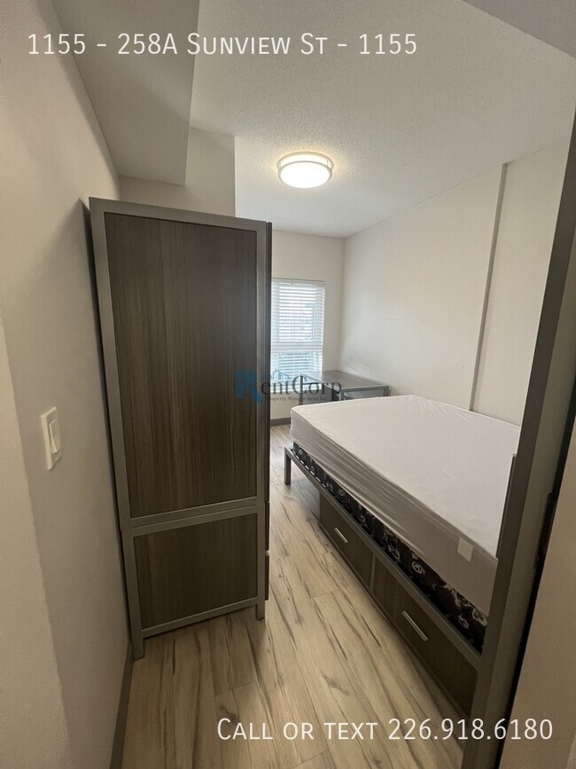 Photo - 258A-258A Sunview St