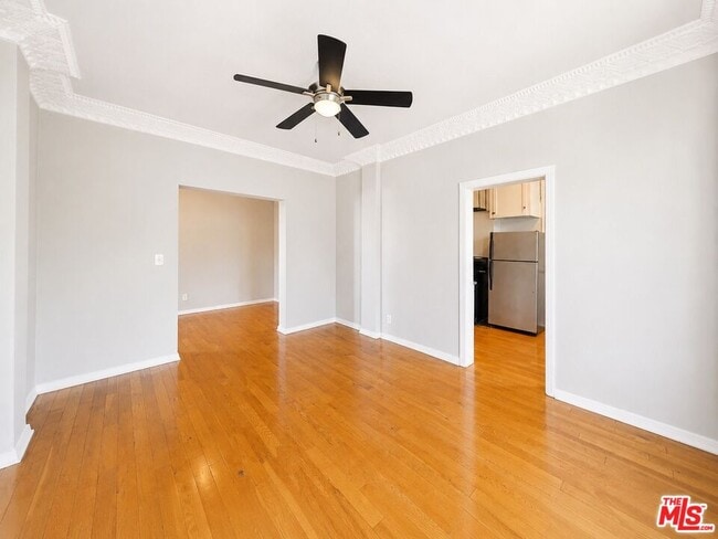 Photo - 1314 N HAYWORTH Ave Unit 303