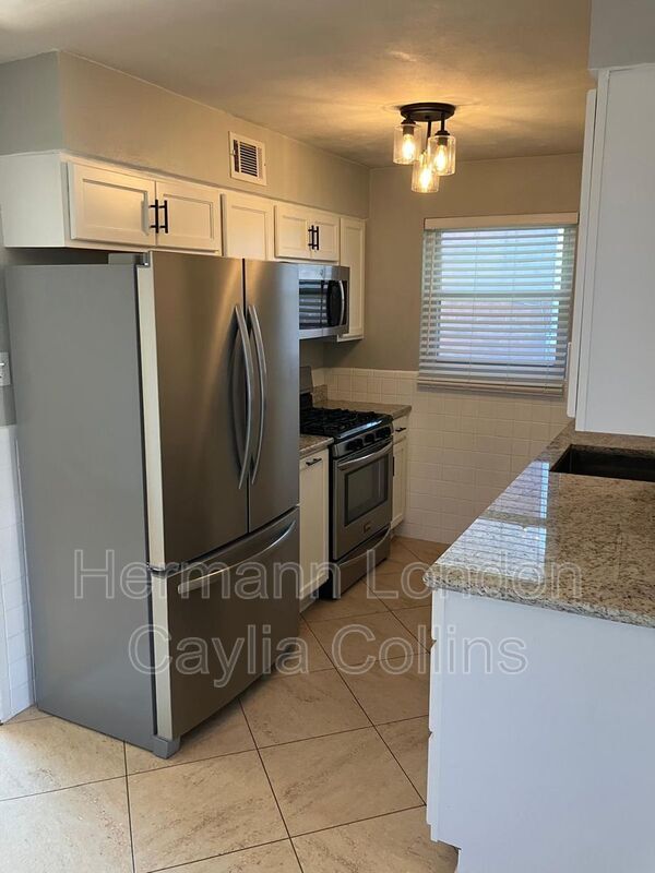 Photo - 1233 Graham St