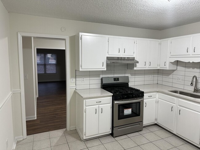 4106 Hawthorne Cir