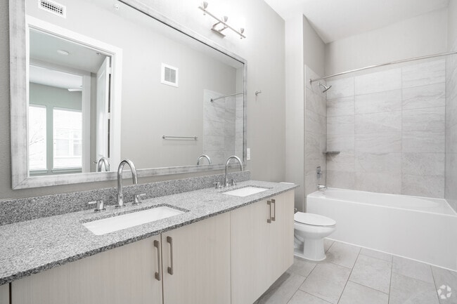 2BR, 2BA - 1471SF - Bathroom