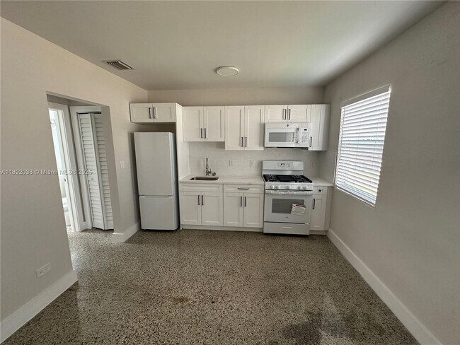 Photo - 211 SW 18th Ave Unidad 2