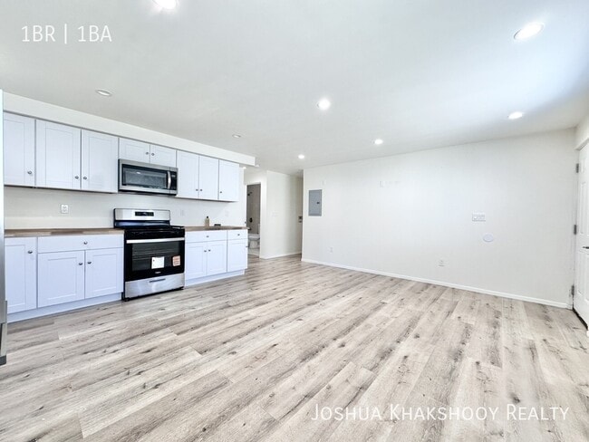 Photo - 14615 Gilmore St Unit 1