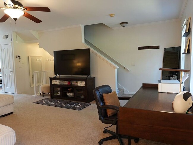 Photo - 1004 Waterside Dr
