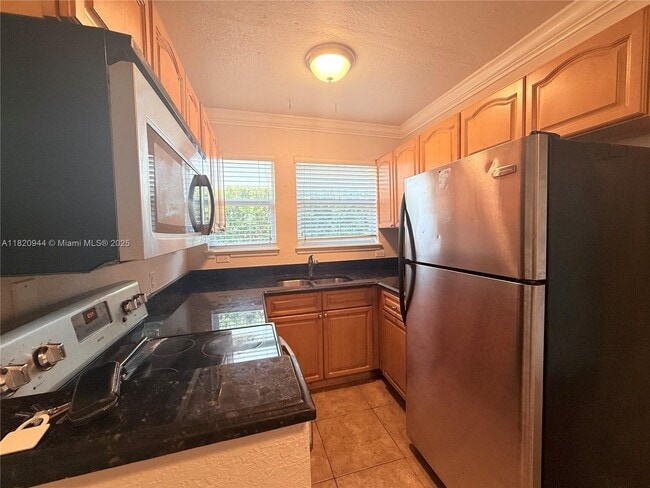 Building Photo - 865 W 39th St Unit 3 Rental