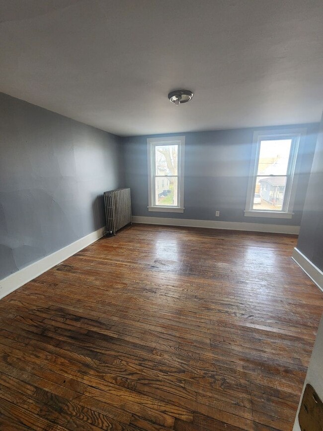 Photo - 628 E Madison St Unidad 628 1/2 Madison Avenue